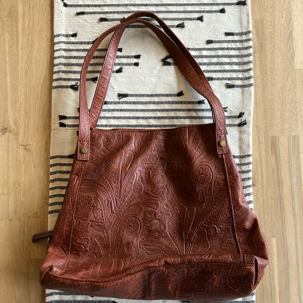 🌵American Leather Co Embossed Tote Bag 🌵